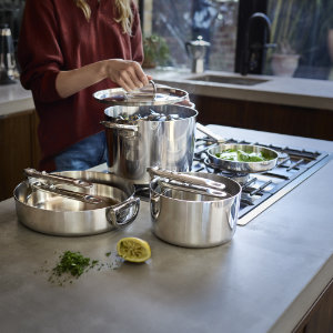 La marque britannique poursuit son ascension dans l’univers de la cuisson avec Space Steel